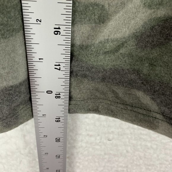 La La Land Top Women's Small Green Camo Pullover V-Neck Long Sleeve‎ Crop 6539 - Picture 5 of 9